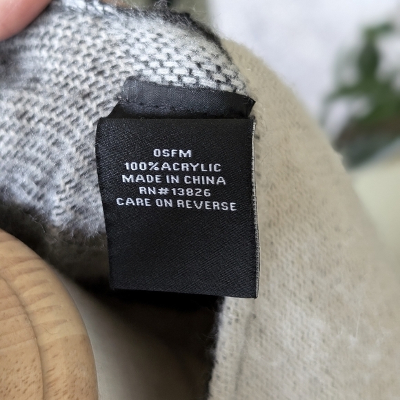 Marcus Adler Black & Cream Plaid Poncho Wrap Faux Fur OS - Picture 5 of 11